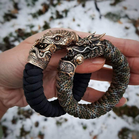 Pulsera tejida a mano
